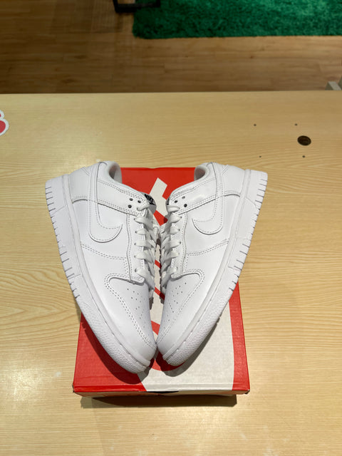 DS Triple White Dunk Low Sz 7W/5.5Y