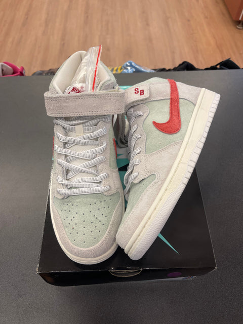 Nike SB Dunk Mid White Widow