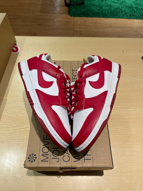 DS Gym Red Dunk Low Sz 9.5W/8M