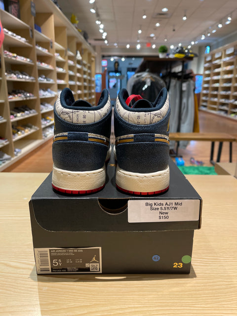 DS Big Lids Air Jordan 1 Mid Sz 5.5Y/7W