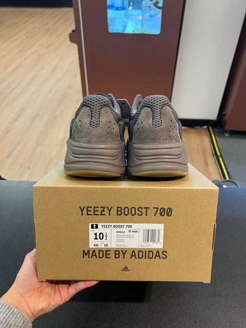 adidas Yeezy Boost 700 Mauve Sz 10.5M