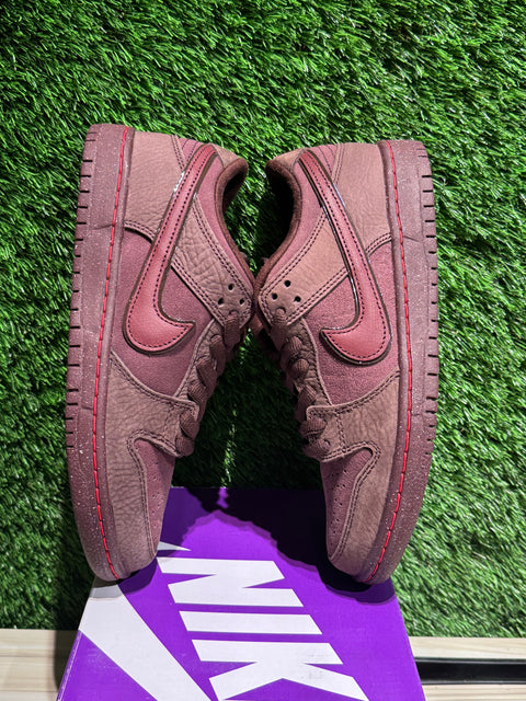Nike SB Dunk Low City of Love Burgundy Crush Sz 6.5M/8W
