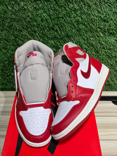 Jordan 1 Retro High OG Varsity Red (Women's) Sz 8.5M
