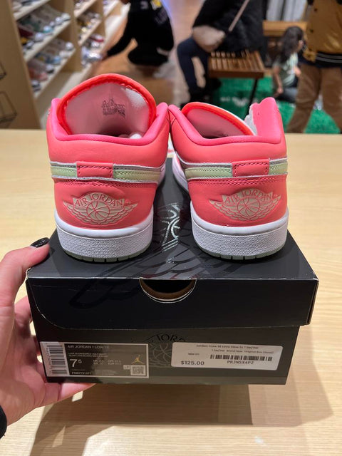 Jordan 1 Low SE Lava Glow Sz 7.5M/9W