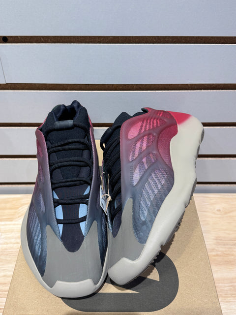 adidas Yeezy 700 V3 Fade Carbon Sz 10.5