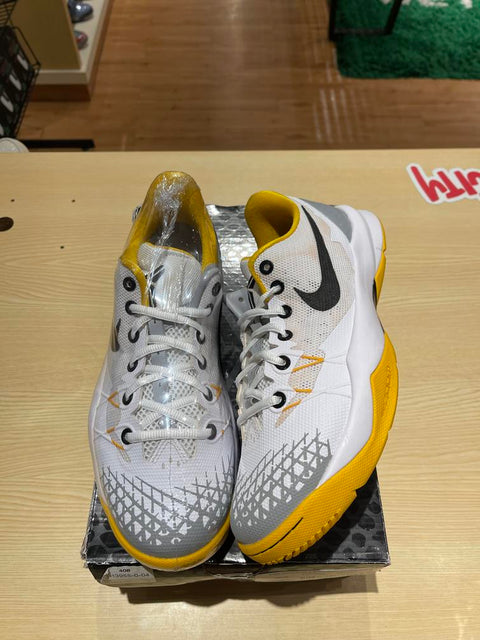 Kobe Venomenon 4 White University Gold Sz 8.5