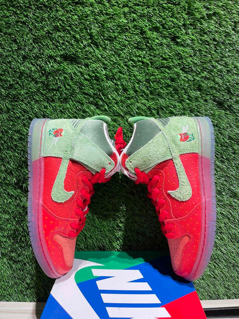 Nike SB Dunk High Strawberry Cough Sz 7.5M