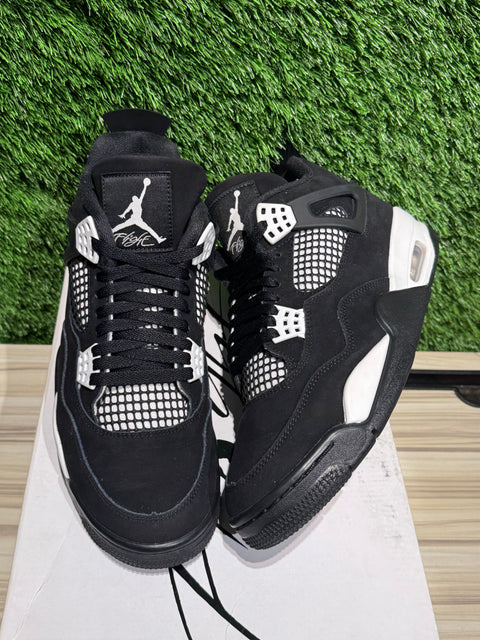 Jordan 4 Retro White Thunder Sz 10.5