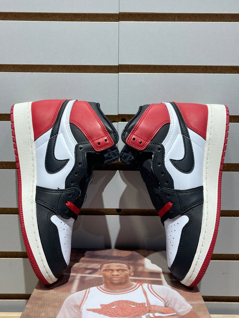 Jordan 1 Retro High OG Black Toe Reimagined (GS) Sz 5.5Y