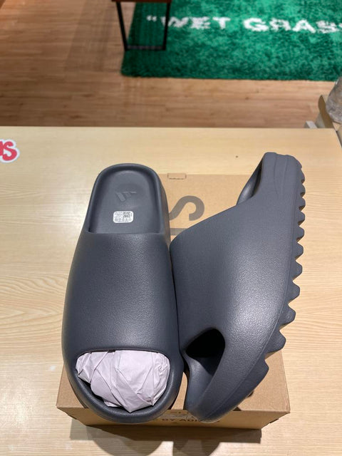 adidas Yeezy Slide Slate Grey Sz 14