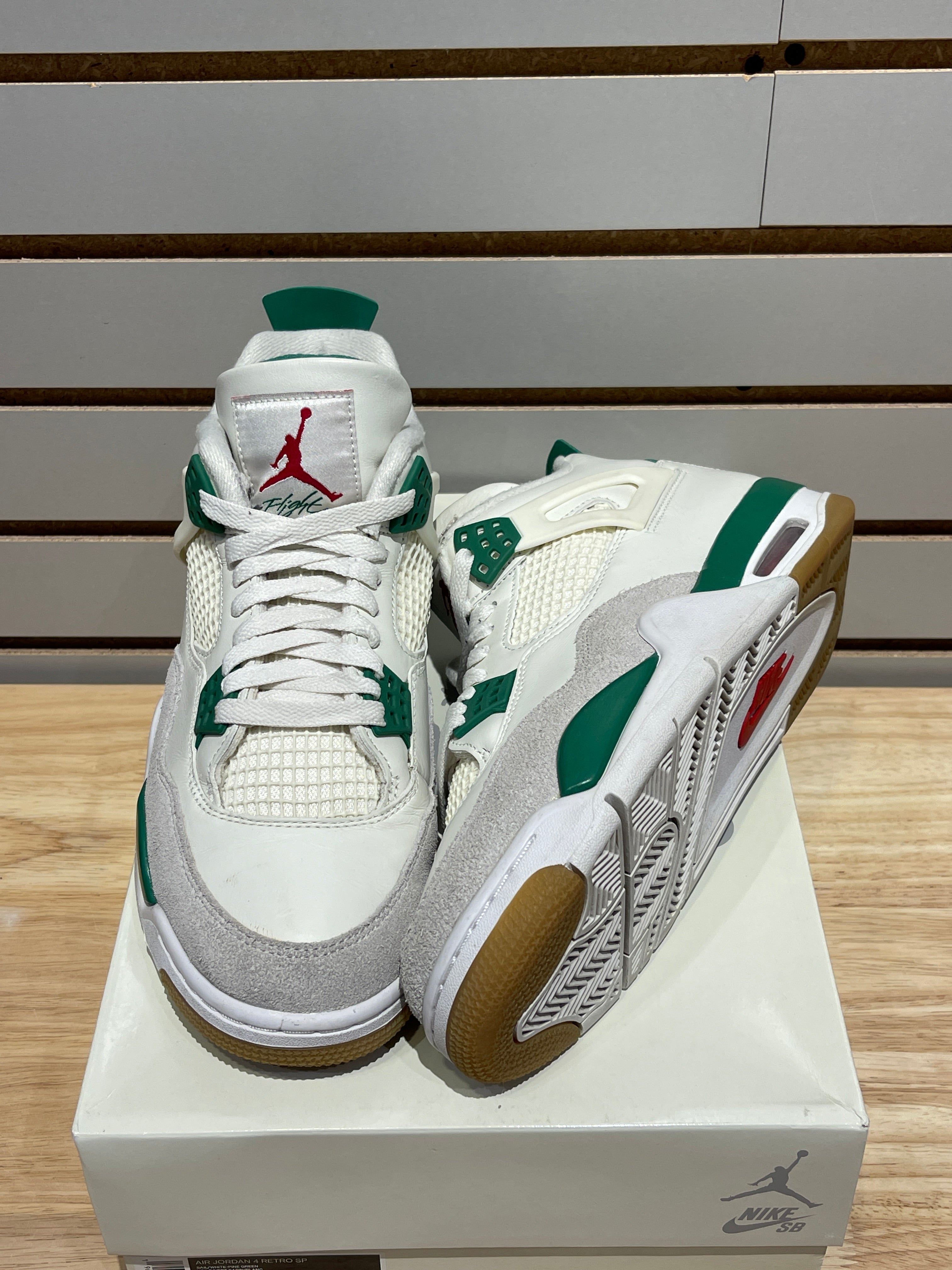 Jordan 4 Retro SB Pine Green Sz 8.5M – Sneak City