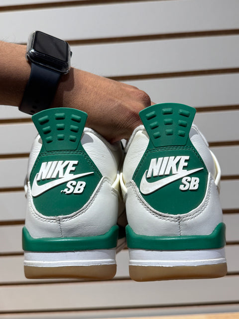 Jordan 4 Retro SB Pine Green Sz 5M
