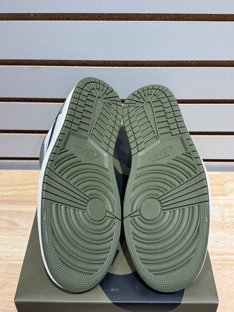 Jordan 1 Retro Low Medium Olive Sz 11.5