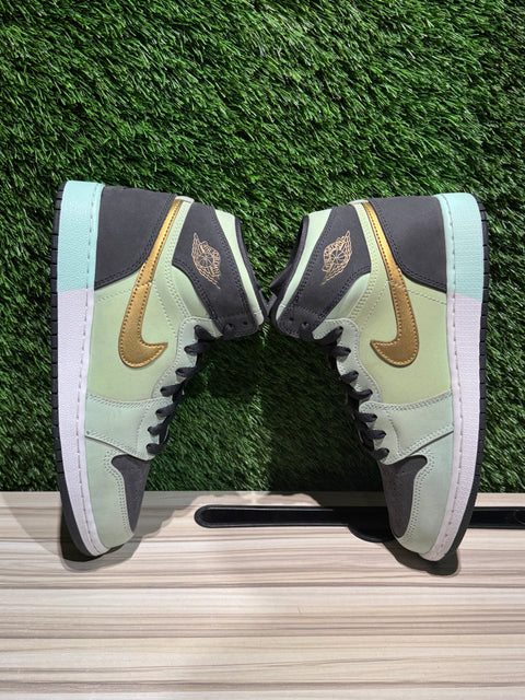 Jordan 1 Retro High Mint Foam Anthracite Metallic Gold (GS) Sz 7Y