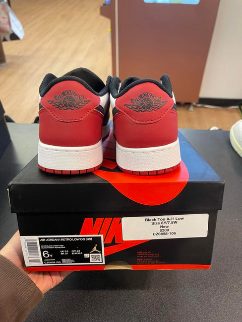 Jordan 1 Retro Low OG Black Toe (2023) (GS) Sz 6Y/7.5