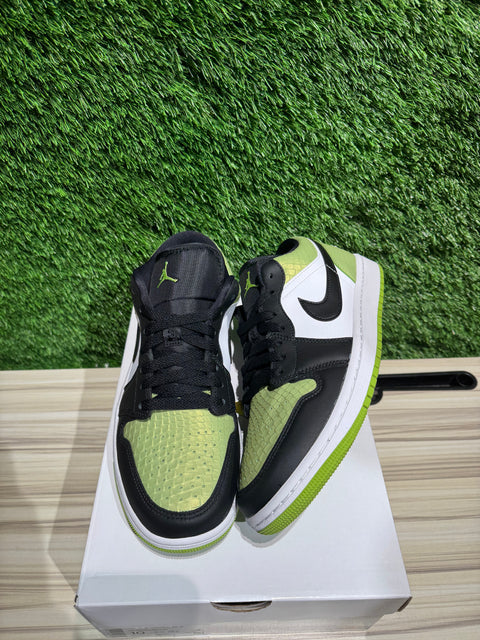 Jordan 1 Low Snakeskin Vivid Green (Women's) Sz 8.5M