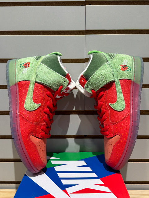 Nike SB Dunk High Strawberry Cough (Regular Box) Sz 10.5