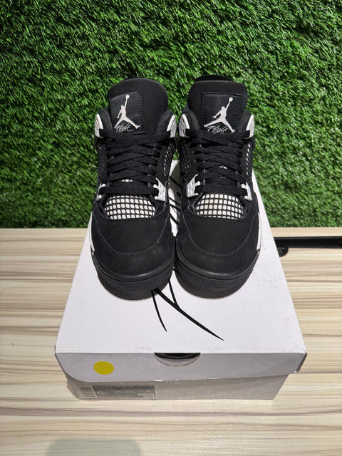 Jordan 4 Retro White Thunder (GS) Sz 6Y