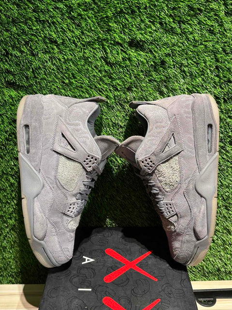 Jordan 4 Retro Kaws Sz 10.5M