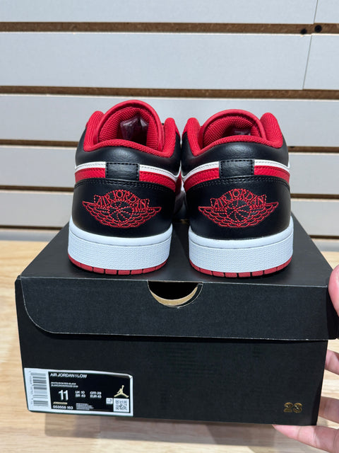Jordan 1 Low Bulls Sz 11