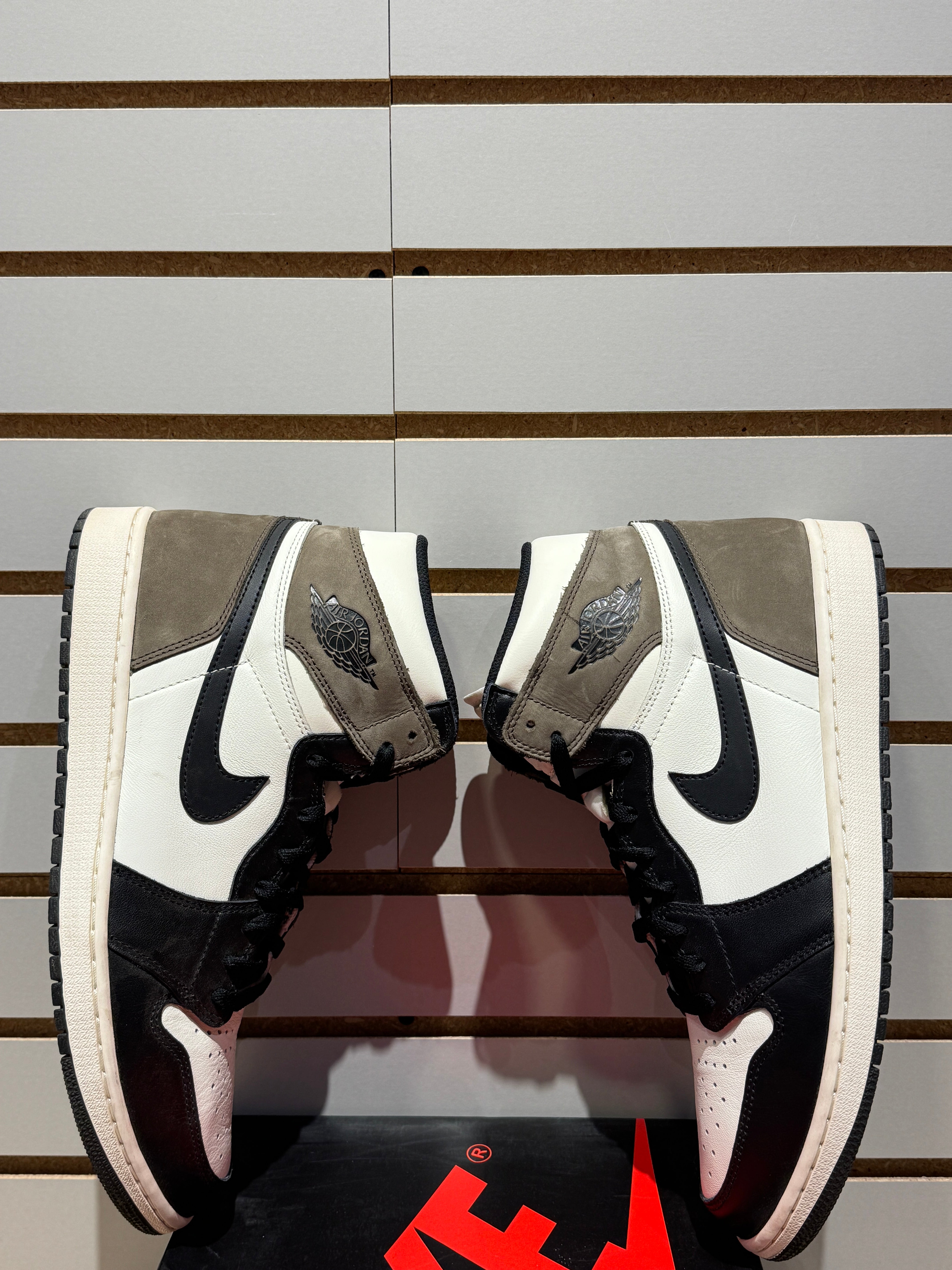 Jordan 1 Retro High Dark Mocha Sz 13M – Sneak City