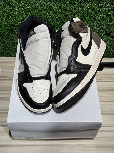 Jordan 1 Retro High Dark Mocha Sz 8M.