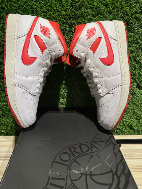 Jordan 1 Mid SE Dune Red Sz 12