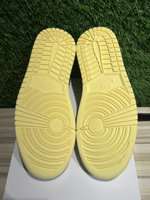 Jordan 1 Low Lemonade (Women's) Sz 8.5M/10W