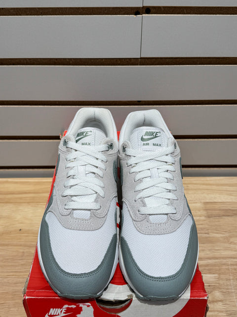 Nike Air Max 1 White Mica Green Sz 7.5