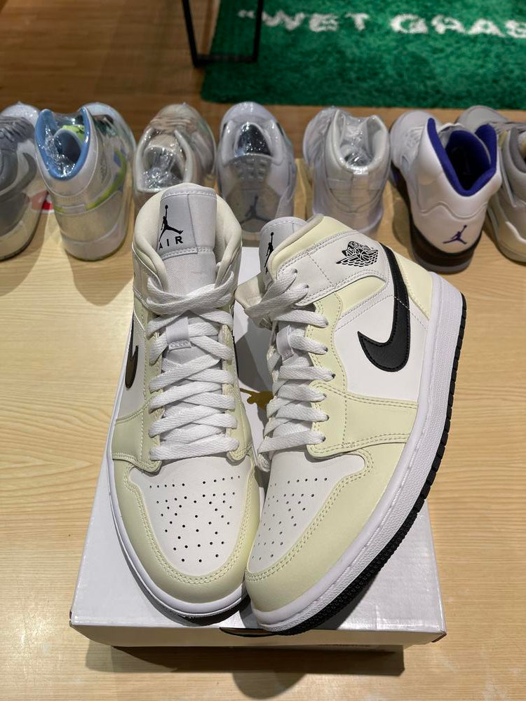 Nike Air Jordan 1 Mid SE (gs) Coconut Milk. Size 7 youth. 8.5 buy Women