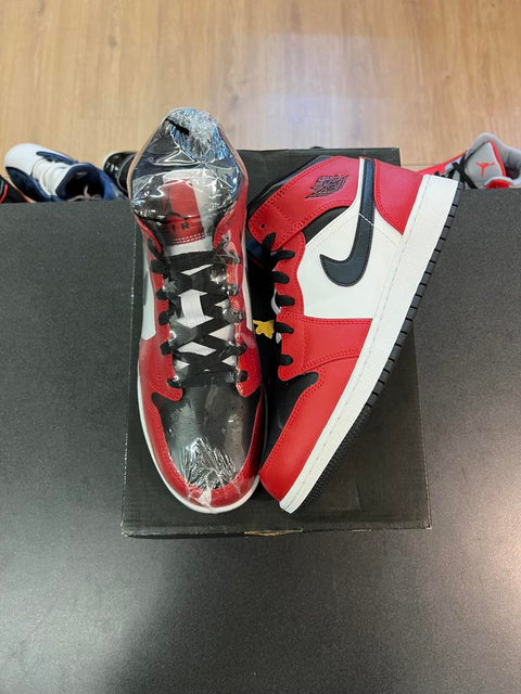 Jordan 1 Mid Chicago Black Toe (GS) Sz 7Y