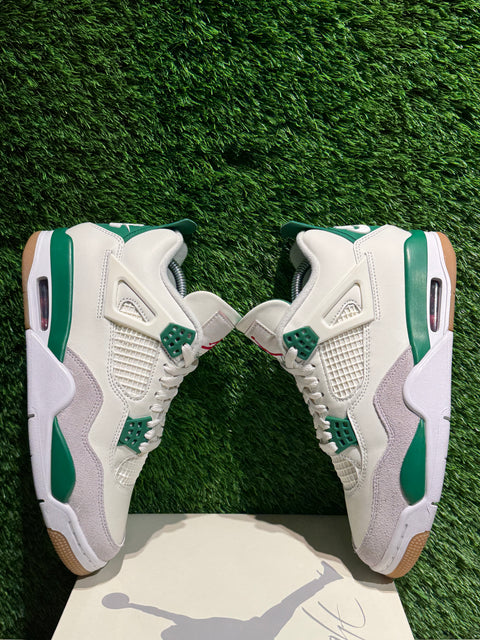 Jordan 4 Retro SB Pine Green Sz 7.5M