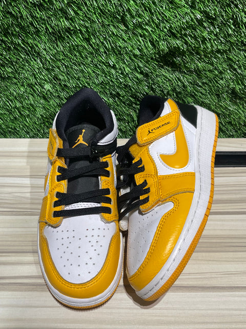 Jordan 1 Low FlyEase Taxi White (GS) Sz 3.5Y