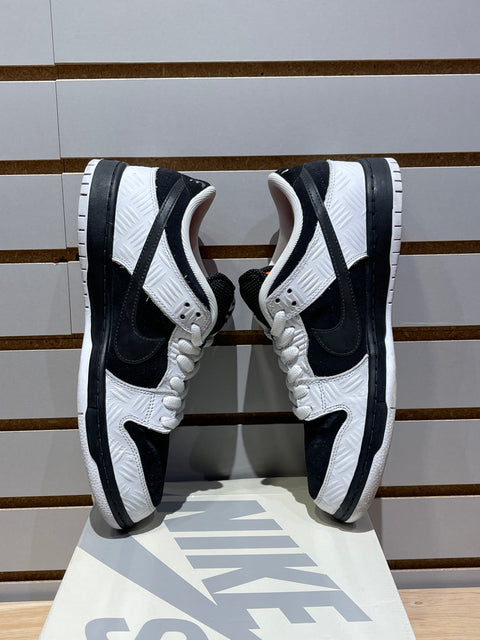 Nike SB Dunk Low TIGHTBOOTH Sz 9.5