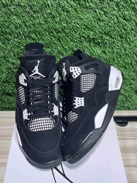 Jordan 4 Retro White Thunder Sz 10