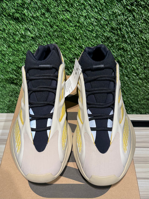 adidas Yeezy 700 V3 Safflower Sz 12.5