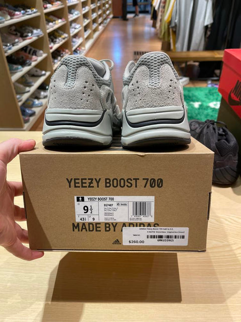 adidas Yeezy Boost 700 Salt Sz 9.5