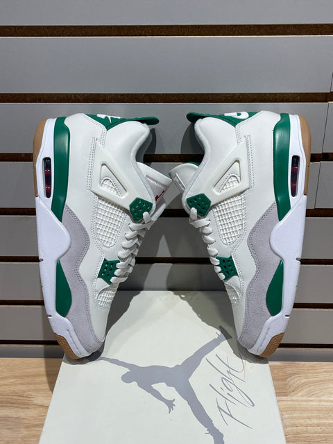 Jordan 4 Retro SB Pine Green Sz 8.5M
