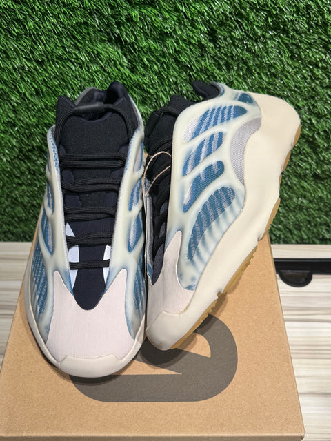 adidas Yeezy 700 V3 Kyanite Sz 9.5