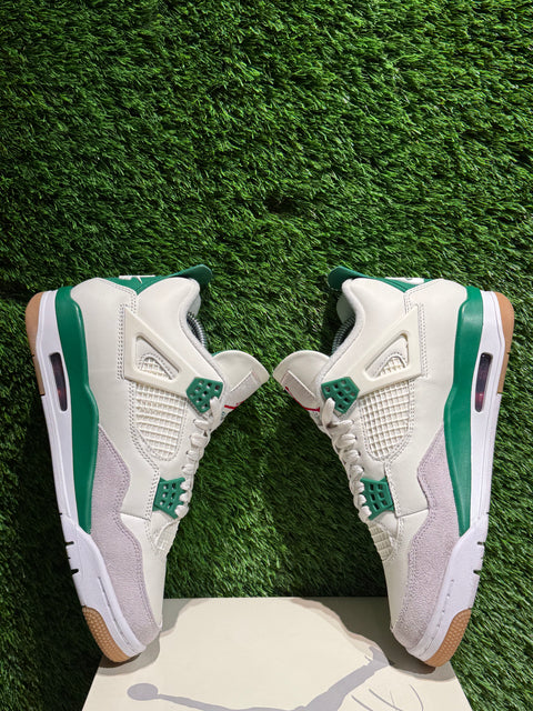 Jordan 4 Retro SB Pine Green Sz 7.5M