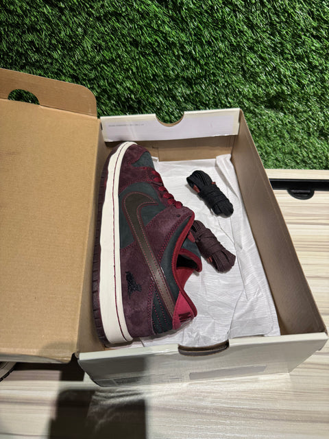 Nike SB Dunk Low Riot Skateshop Sz 8.5M