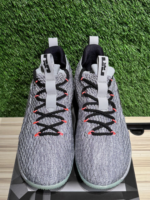 Nike LeBron 15 Low Melon Sz 11