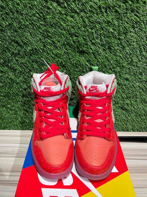 Nike SB Dunk High Strawberry Cough Sz 7.5M