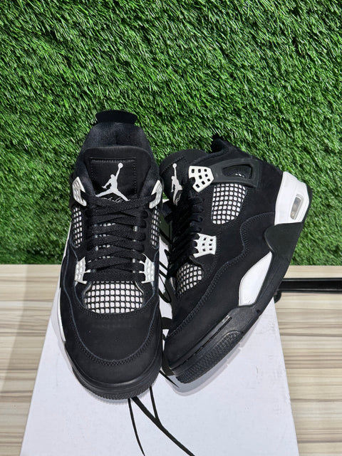 Jordan 4 Retro White Thunder Sz 8.5M