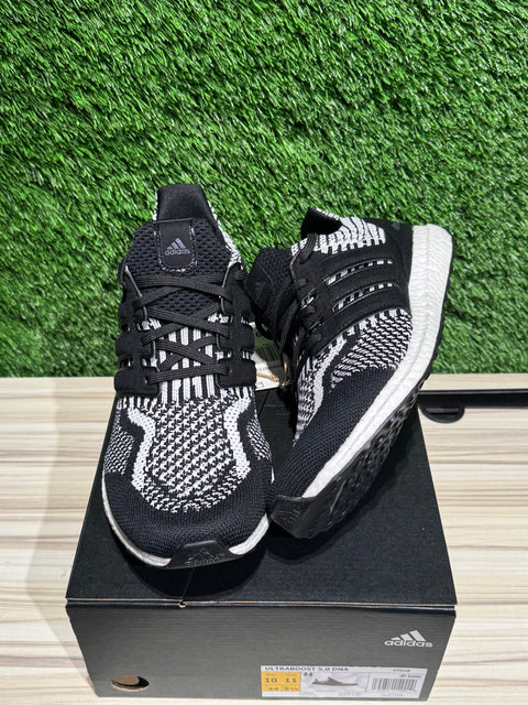 adidas Ultra Boost 5.0 DNA Oreo Sz 10M
