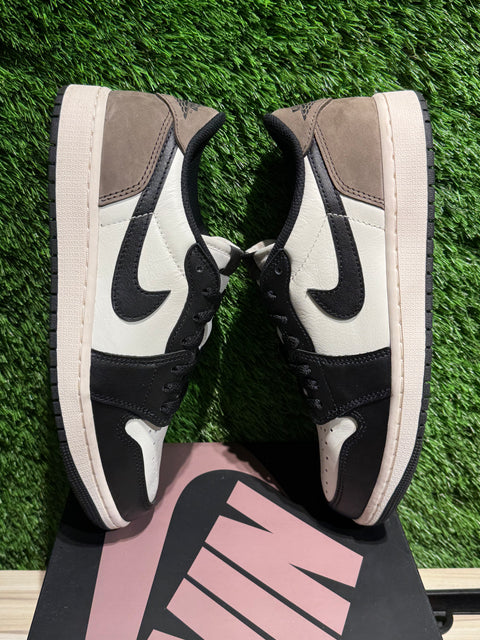 Jordan 1 Retro Low OG Mocha Sz 9.5M