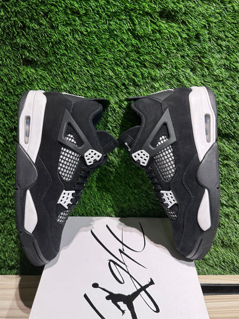 Jordan 4 Retro White Thunder Sz 7.5M..
