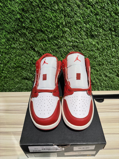 Jordan 1 Low SE Dune Red (GS) Sz 6.5Y