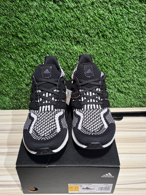 adidas Ultra Boost 5.0 DNA Oreo Sz 10M
