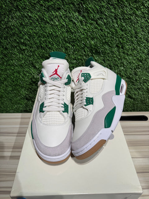 Jordan 4 Retro SB Pine Green Sz 9.5M